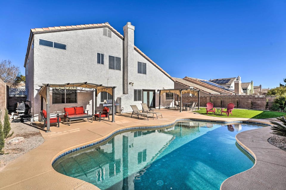 Pool (Depth 1'-6') | Free WiFi
