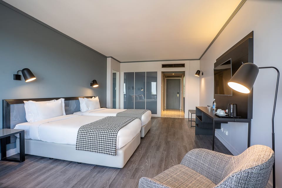 Comfort Twin Room | Minibar, in-room safe, free WiFi, bed sheets