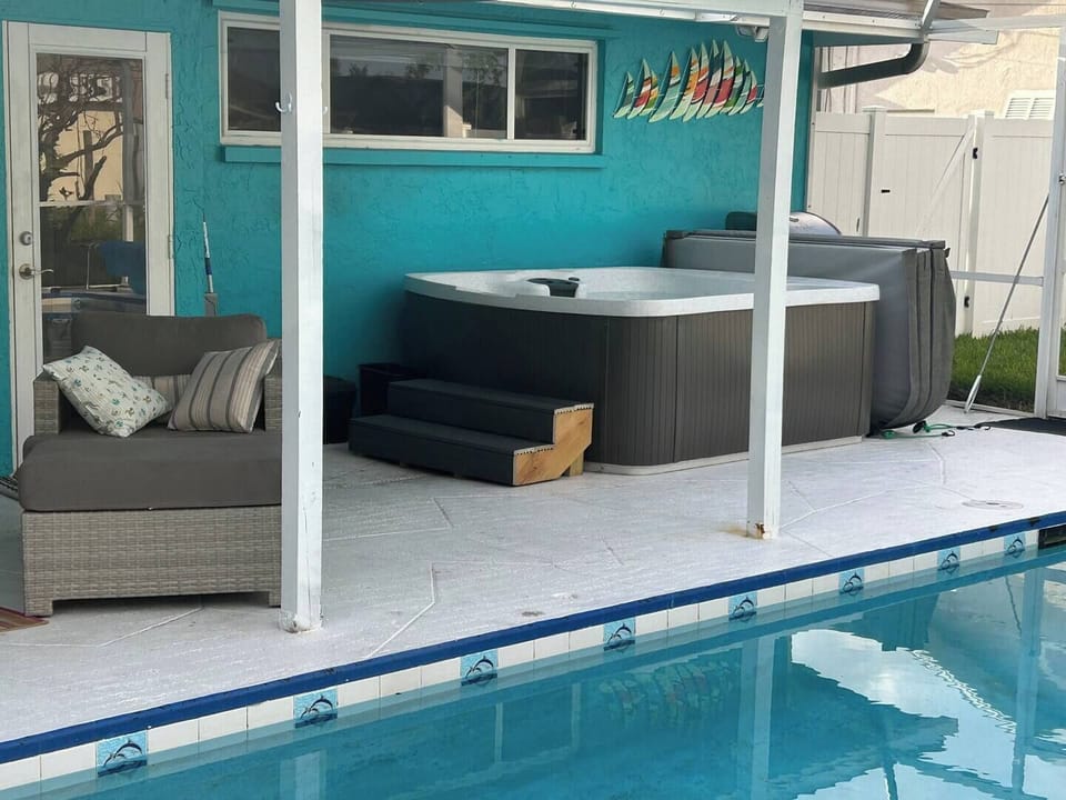 HOT TUB