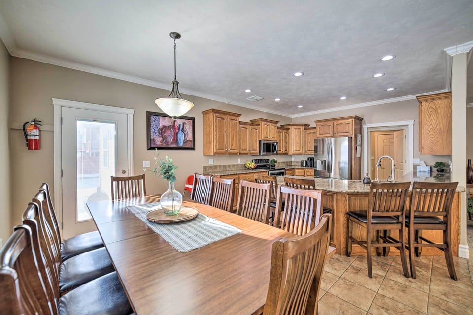Dining Area | Dishes & Flatware Provided