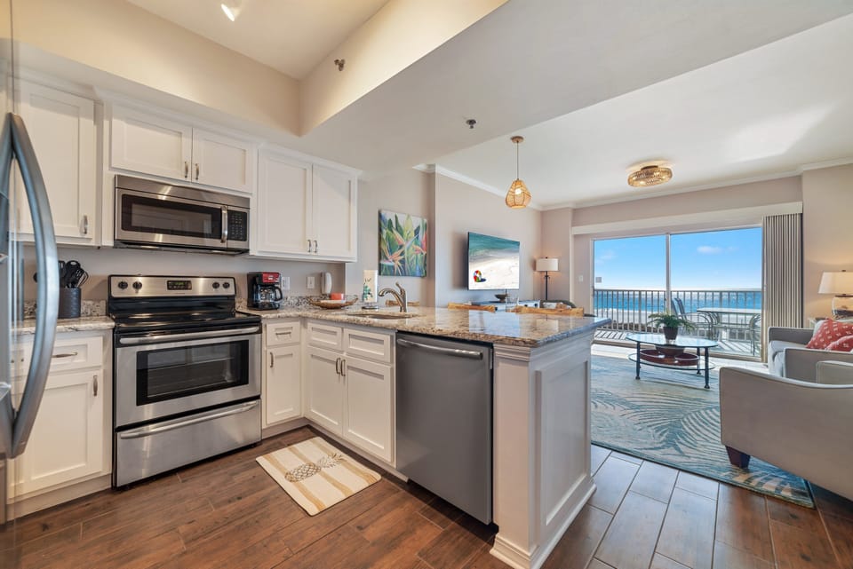 Open floor plan to enjoy all your family or friends!