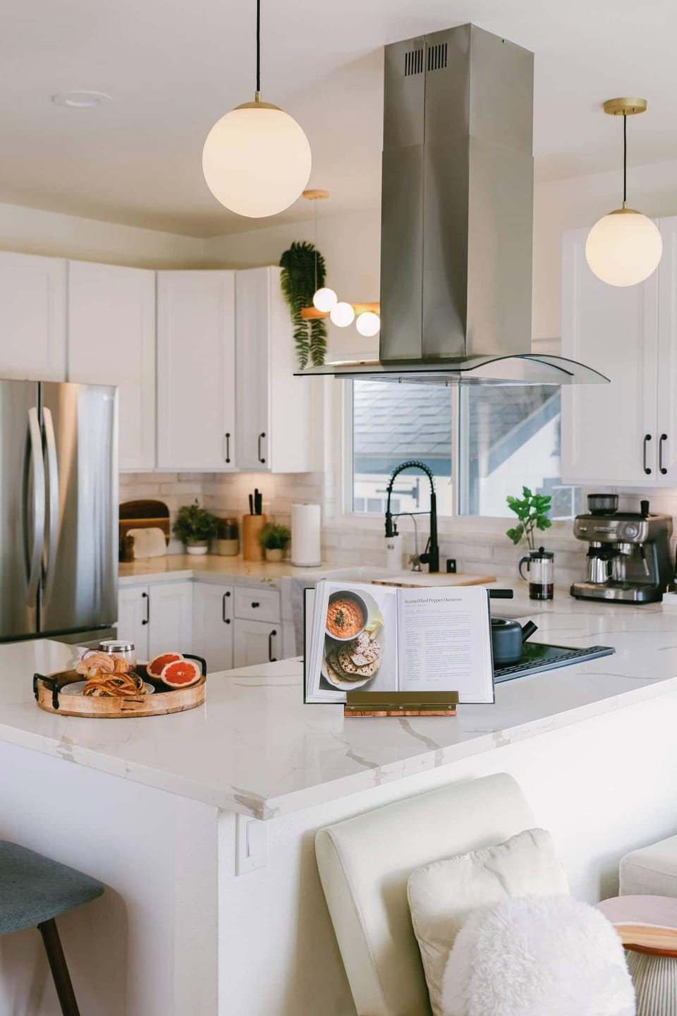 Open concept to enjoy cooking while watching a movie or hanging out with friends and family