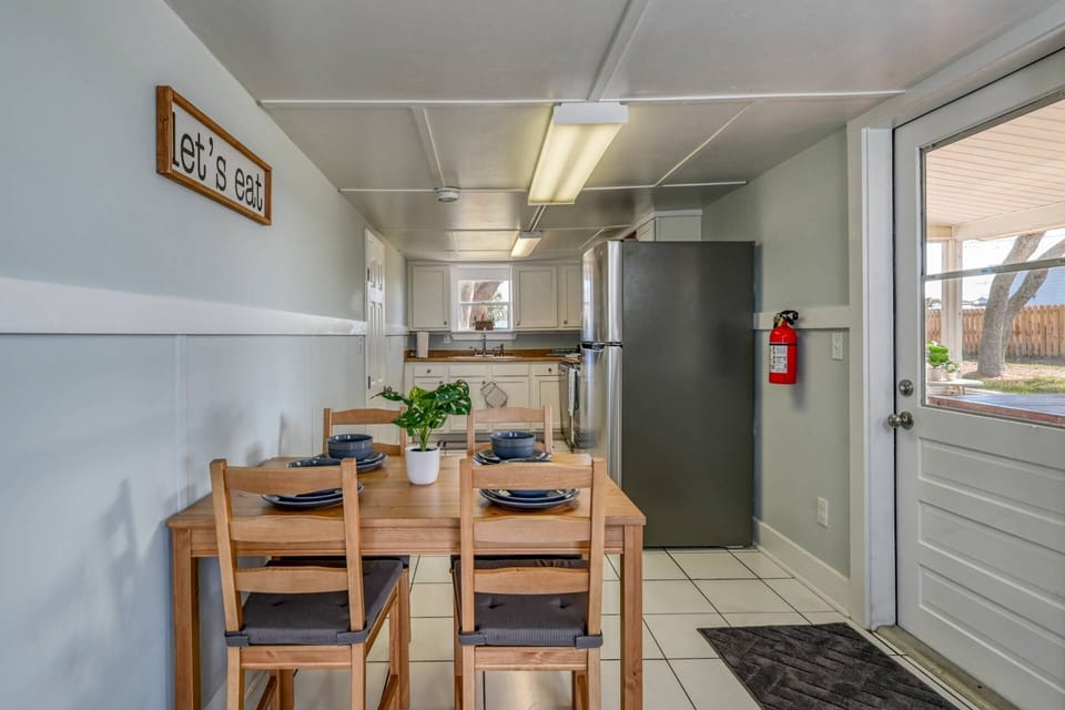 Kitchen table for four!