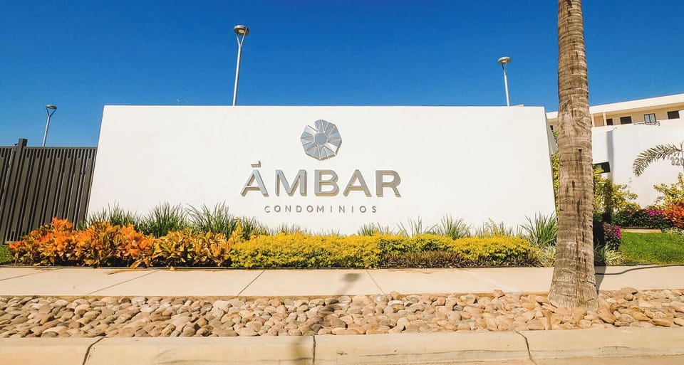 entrada del complejo