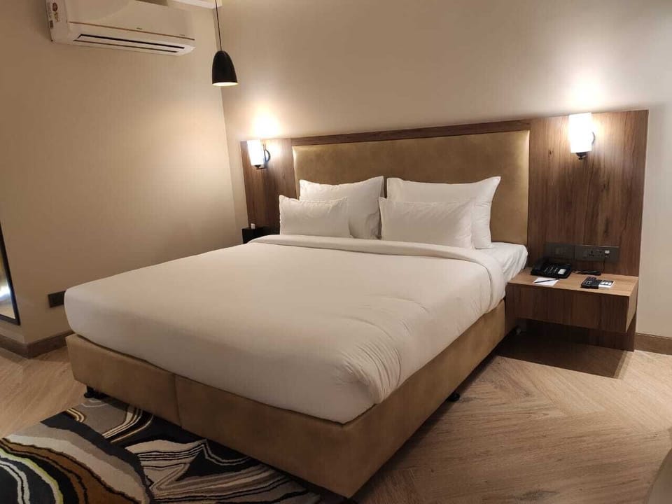 Egyptian cotton sheets, premium bedding, Select Comfort beds, minibar