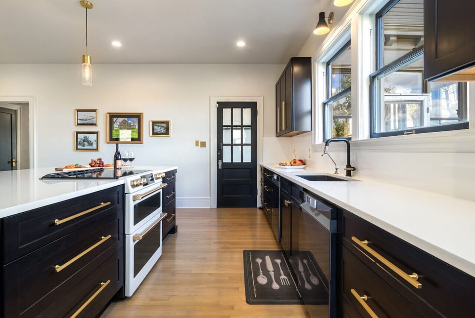Large gourmet kitchen for all the cooks