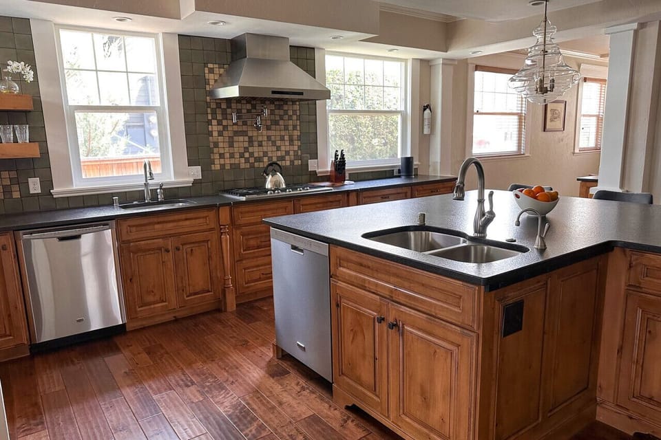 Island sink in addition to the prep sink