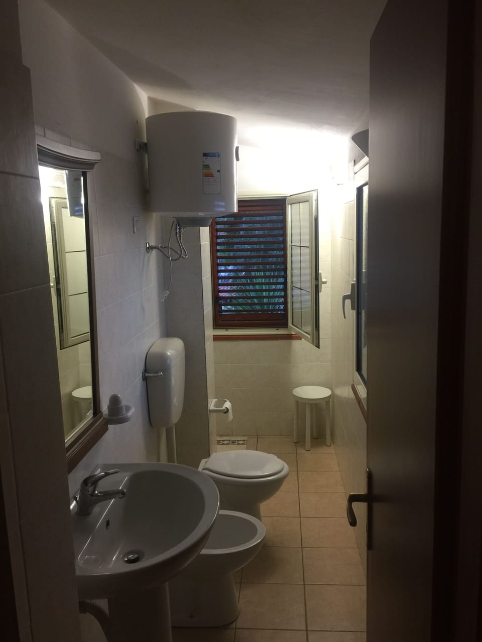 Business Double or Twin Room | Bathroom | Shower, rainfall showerhead, hair dryer, bidet