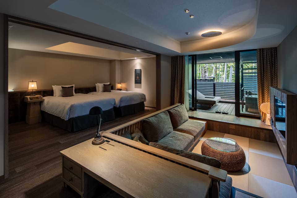 Premium Suite | 1 bedroom, minibar, in-room safe, desk