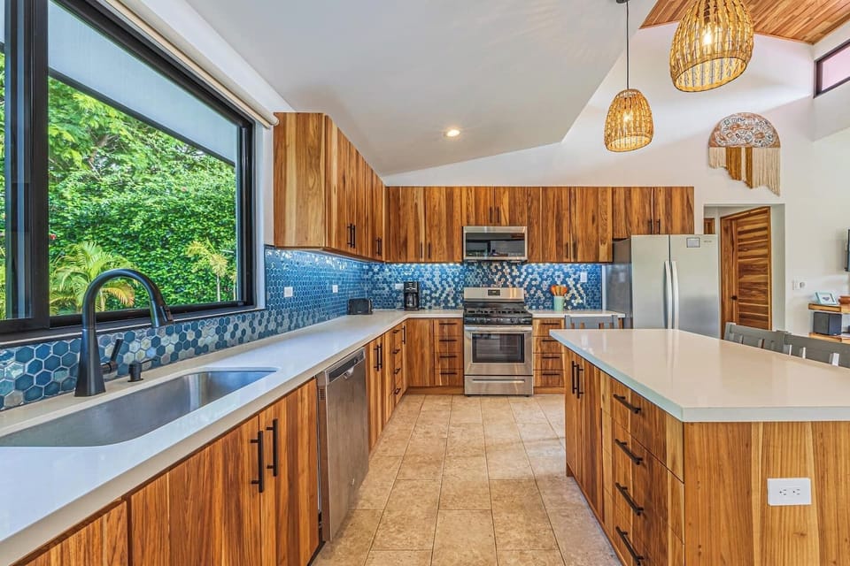 Well-equipped and modern kitchen. 