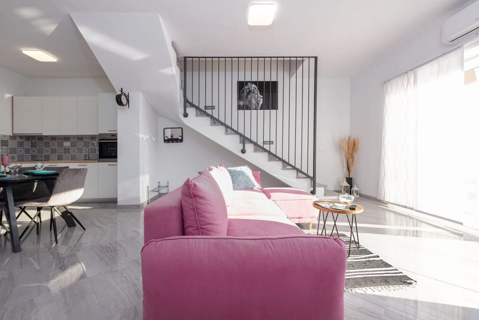 Villa, 2 Bedrooms, Private Pool, Mountain View | Living room