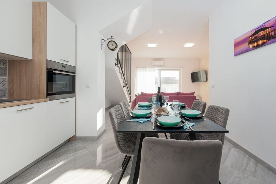 Villa, 2 Bedrooms, Private Pool, Mountain View | In-room dining