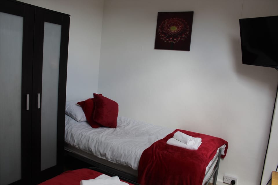 House | 4 bedrooms, free WiFi