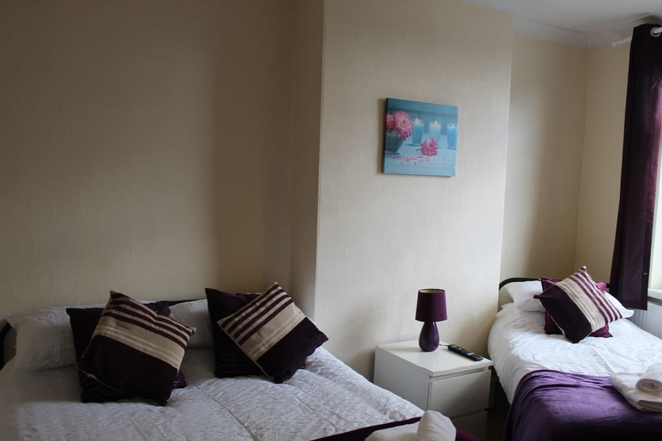 House | 4 bedrooms, free WiFi