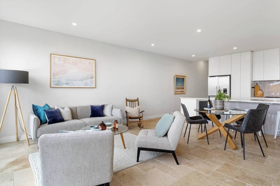 Balmoral Bliss - 360-degree views of Balmoral & North Head, steps to the beach.
