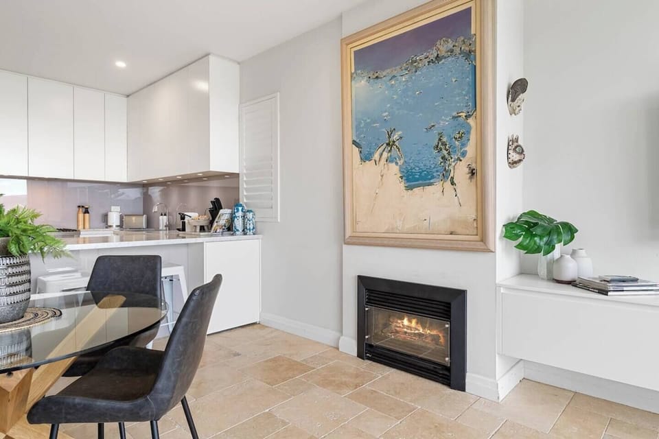 Balmoral Bliss - 360-degree views of Balmoral & North Head, steps to the beach.