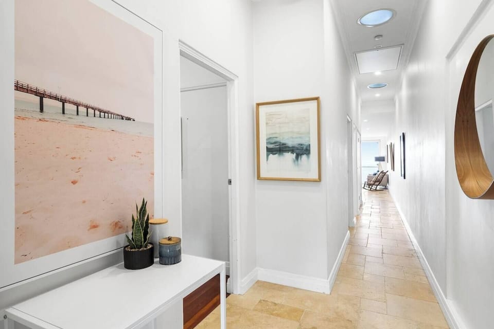Balmoral Bliss - 360-degree views of Balmoral & North Head, steps to the beach.