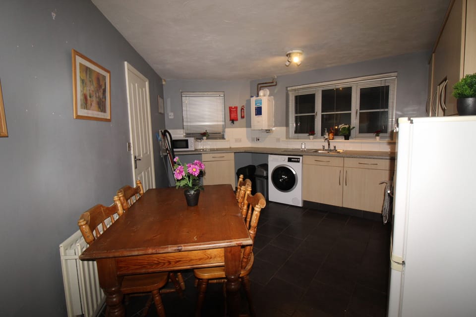 House | Private kitchen | Full-size fridge, microwave, oven, toaster