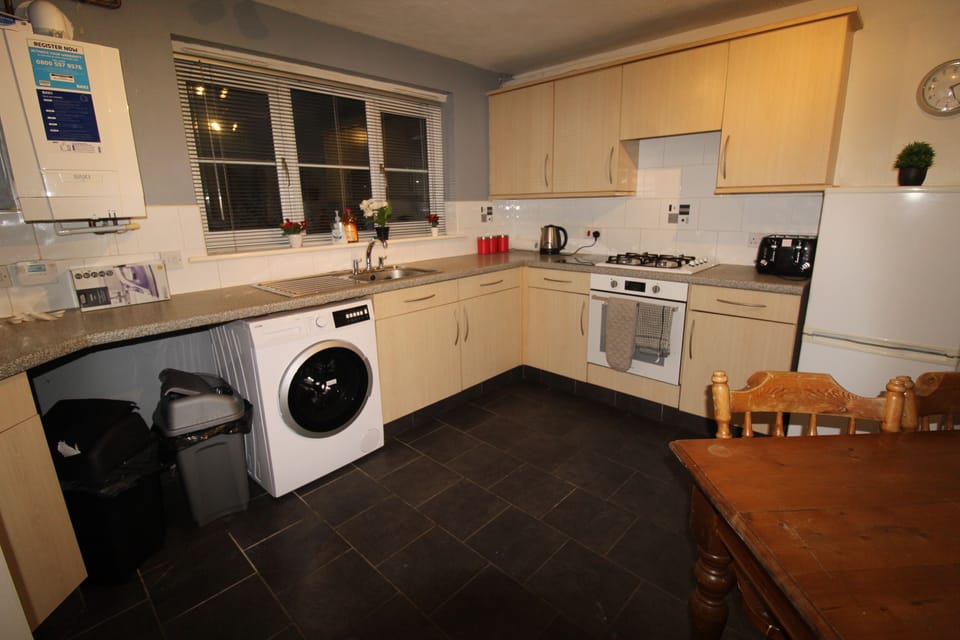 House | Private kitchen | Full-size fridge, microwave, oven, toaster