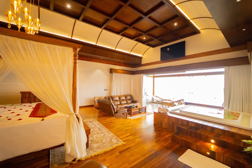 Royal Suite | Blackout drapes, iron/ironing board, free WiFi, bed sheets