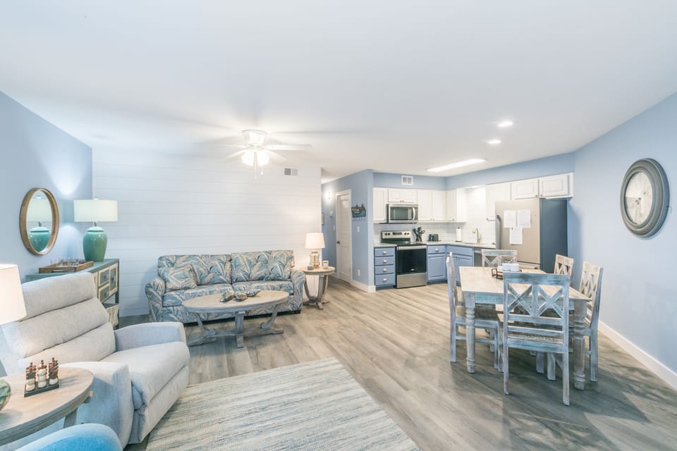 Sandpiper 16B Living Area