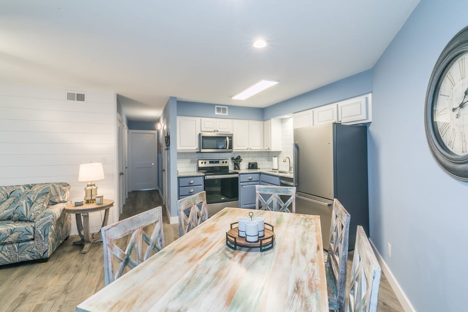 Sandpiper 16B Dining Area