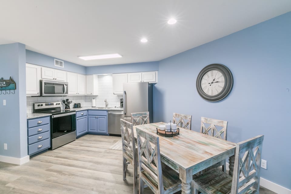 Sandpiper 16B Dining Area