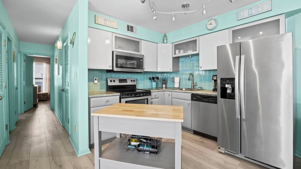 Sandpiper 16C - Modern kitchen featuring stainless steel appliances, fully equipped for all your cooking needs.