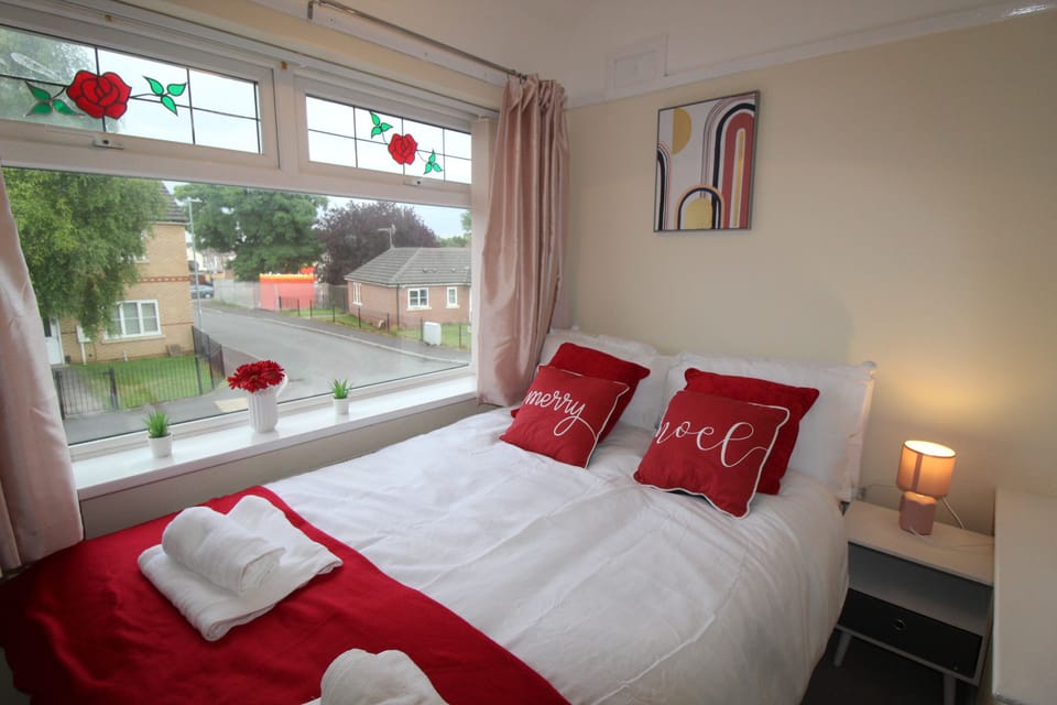 House | 3 bedrooms, free WiFi, bed sheets