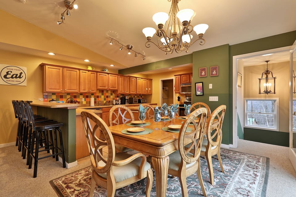House, 4 Bedrooms | Dining