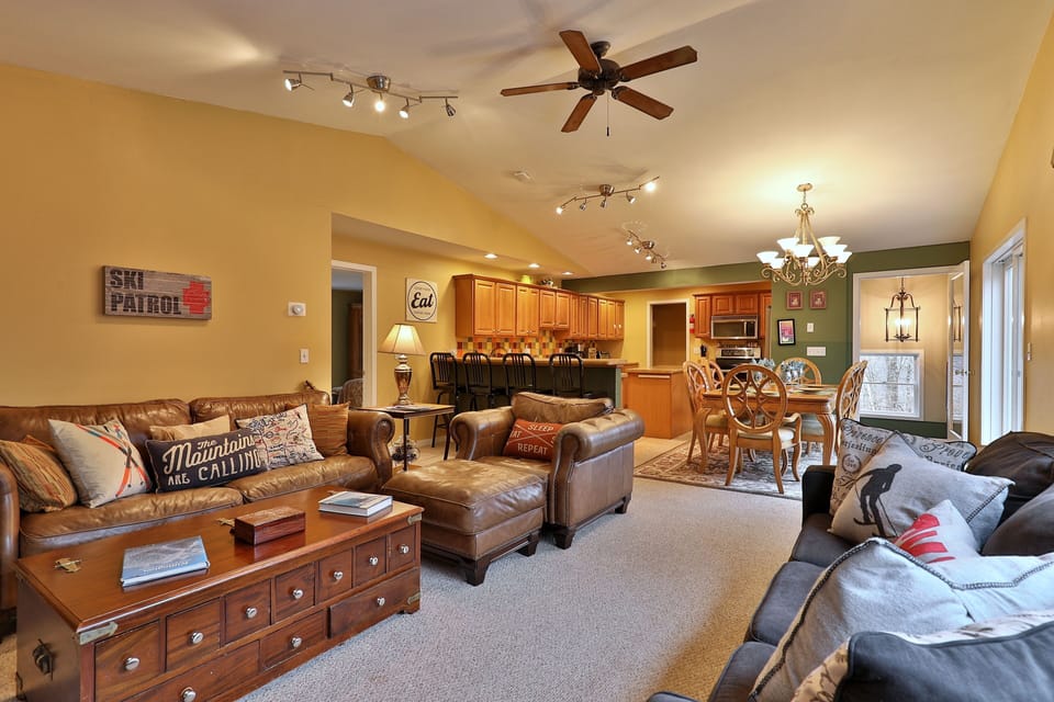 House, 4 Bedrooms | Living area