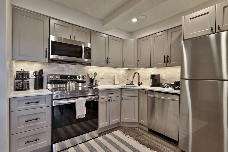 Condo, 3 Bedrooms | Private kitchen | Fridge, oven, coffee/tea maker