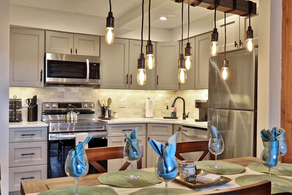 Condo, 3 Bedrooms | Private kitchen | Fridge, oven, coffee/tea maker