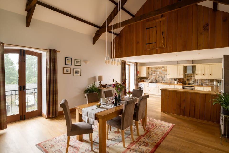 Cottage | Dining