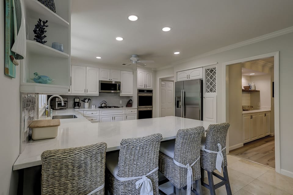 Kitchen Bar Area