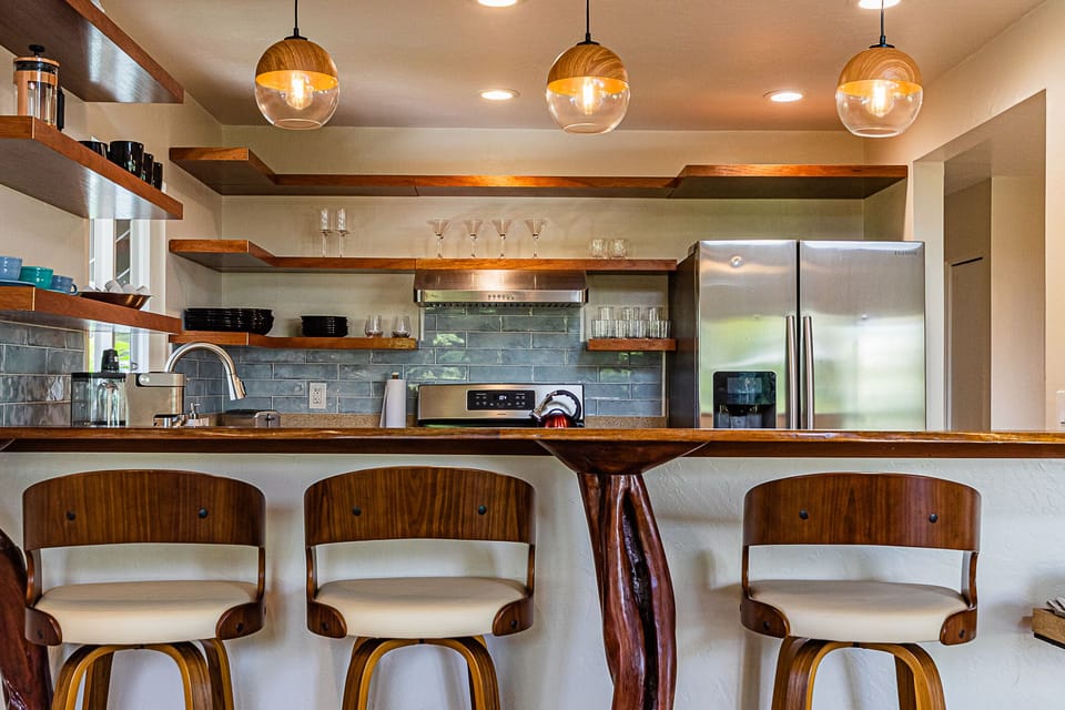 Kitchen and breakfast bar
