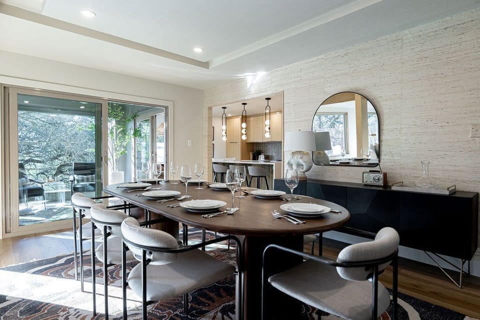 Dining Area - Walker Luxury Vacation Rentals