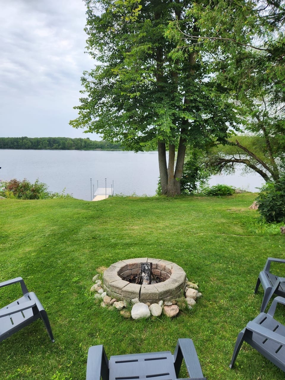 Wood fire pit to enjoy the night by the water.