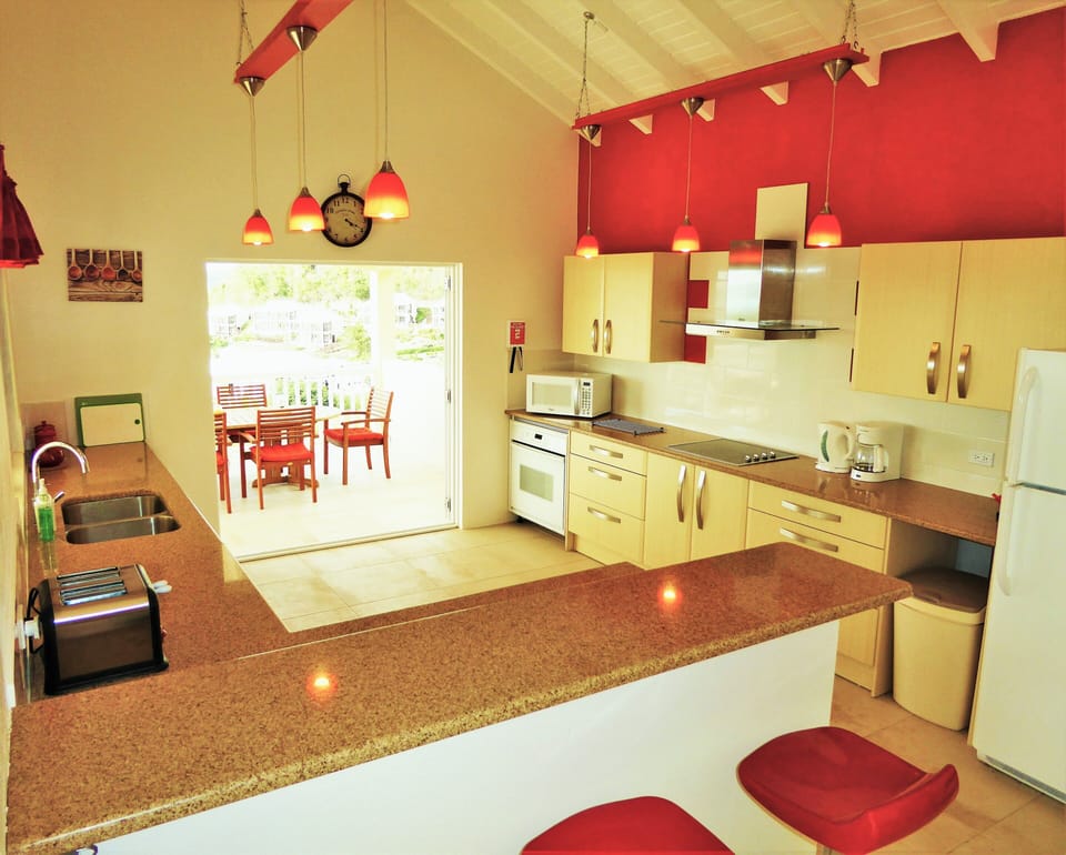 Expansive and fully equipped kitchen with plenty of stone worksurfaces