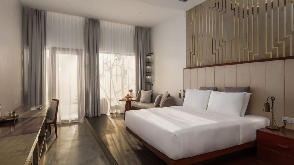 Mini Suite Free Laundry + Daily 60Min Massage + Mini Bar + Airport Pick-Up | Frette Italian sheets, premium bedding, Select Comfort beds