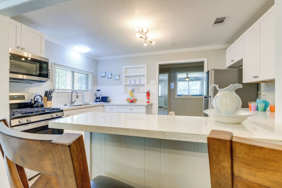 Kitchen | Cooking Basics | Coffee Maker | Paper Towels/Trash Bags Provided