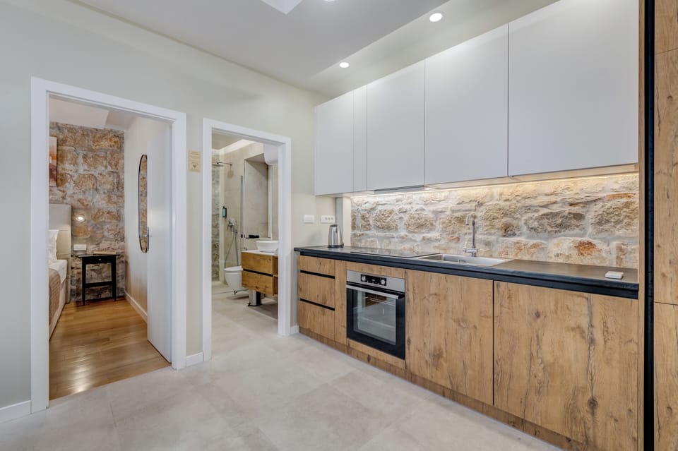 Deluxe Studio | Private kitchen | Electric kettle