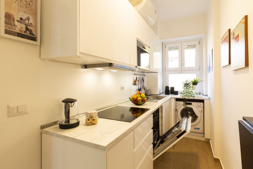 Deluxe Studio | Private kitchen | Full-size fridge, microwave, oven, stovetop