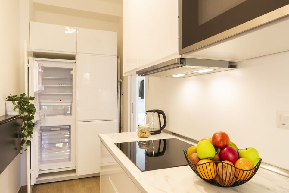 Deluxe Studio | Private kitchen | Full-size fridge, microwave, oven, stovetop