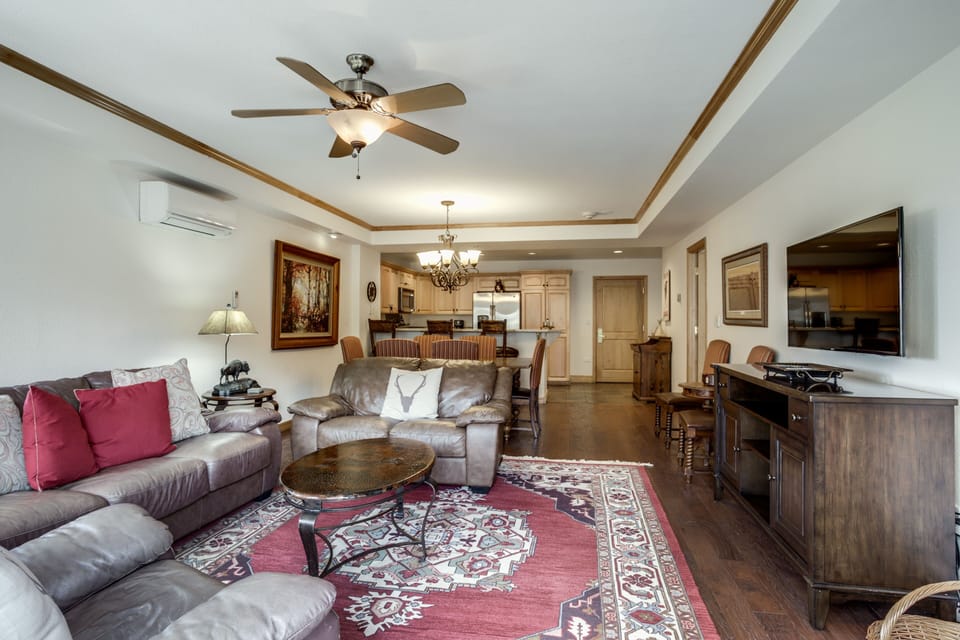 Living Room, Furniture, Indoors, Couch, Home Decor