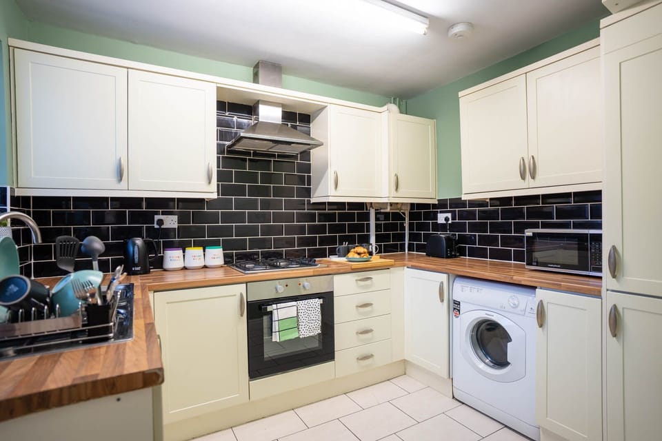 Shared fridge, microwave