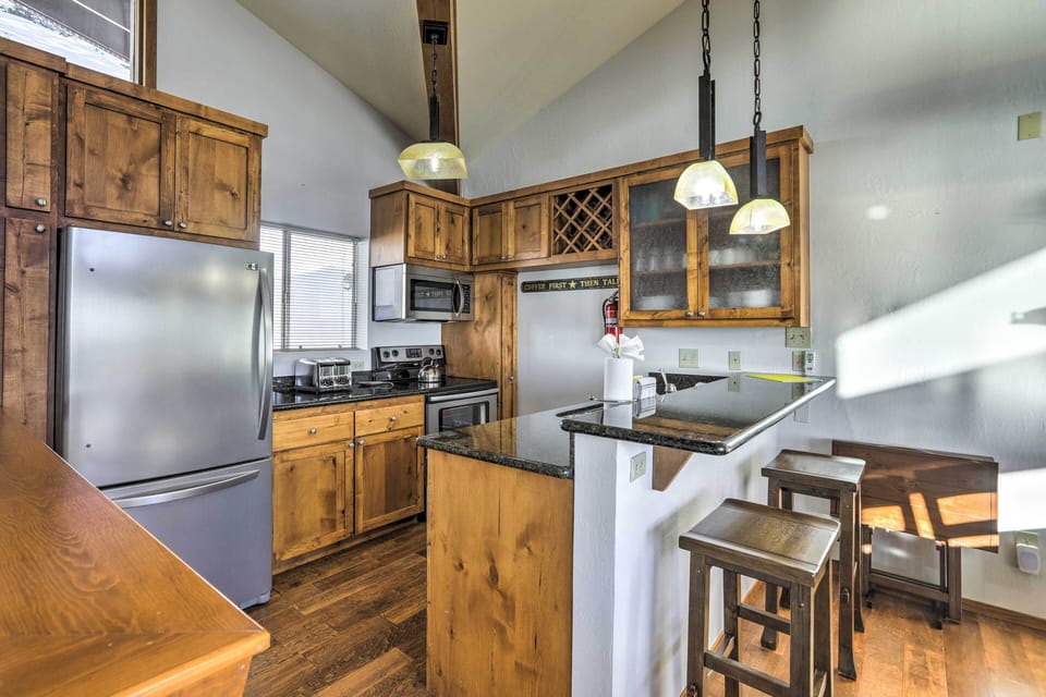 Kitchen | Cooking Basics | Coffee Maker | Paper Towels/Trash Bags Provided