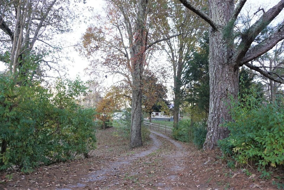 Driverway-can accommodate trailers up to 12 ft in length