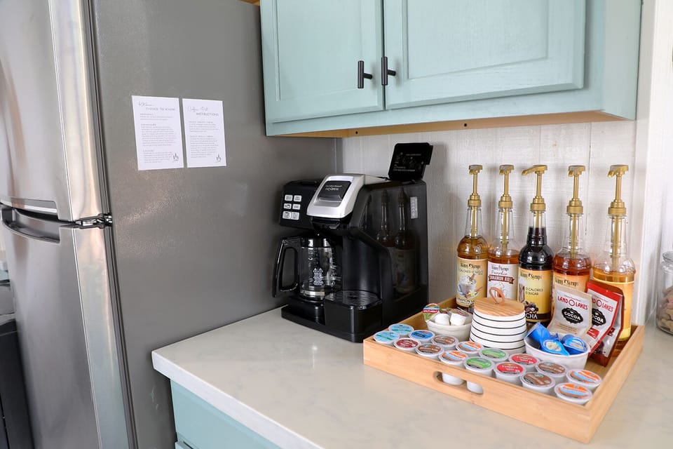 Complimentary coffee bar, dual coffee pot.