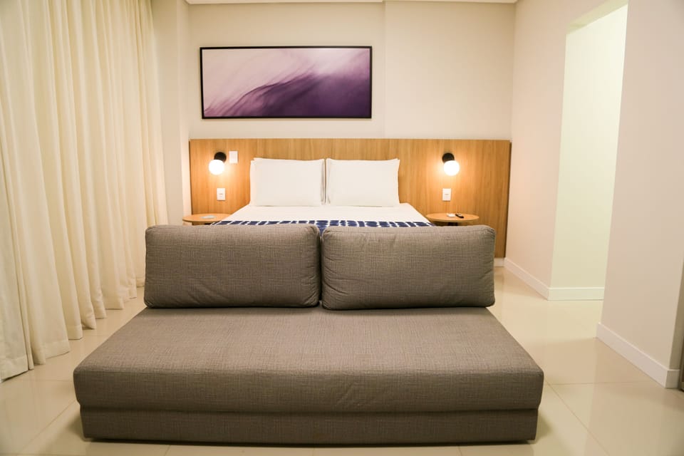 Family Room | Desk, free WiFi, bed sheets